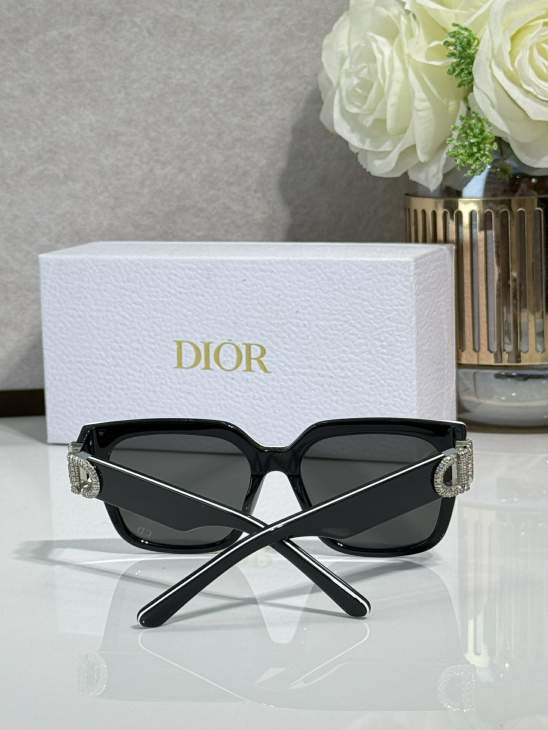 Picture of Dior Sunglasses _SKUfw77317704fw